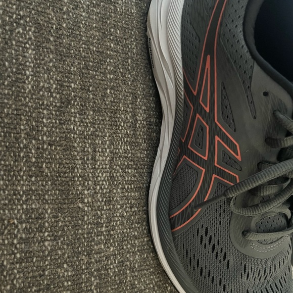 ASICS Amplifoam size 7.5 - Picture 4 of 7